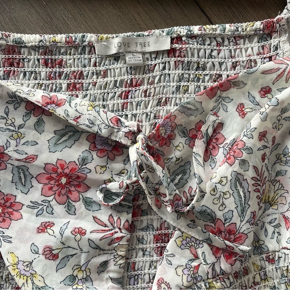 Love Tree Floral Crop Top - Picture 2 of 3